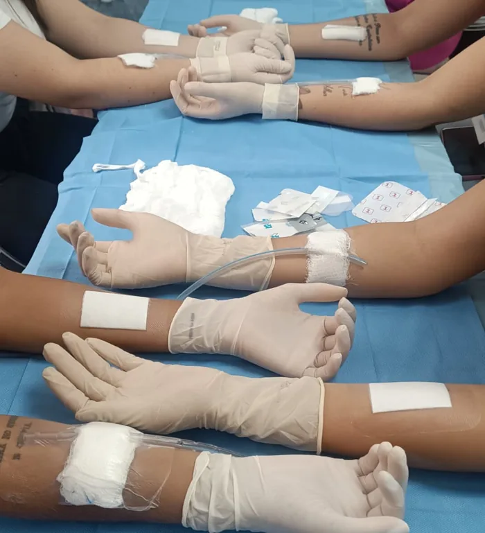 Prática de curativos e fixação